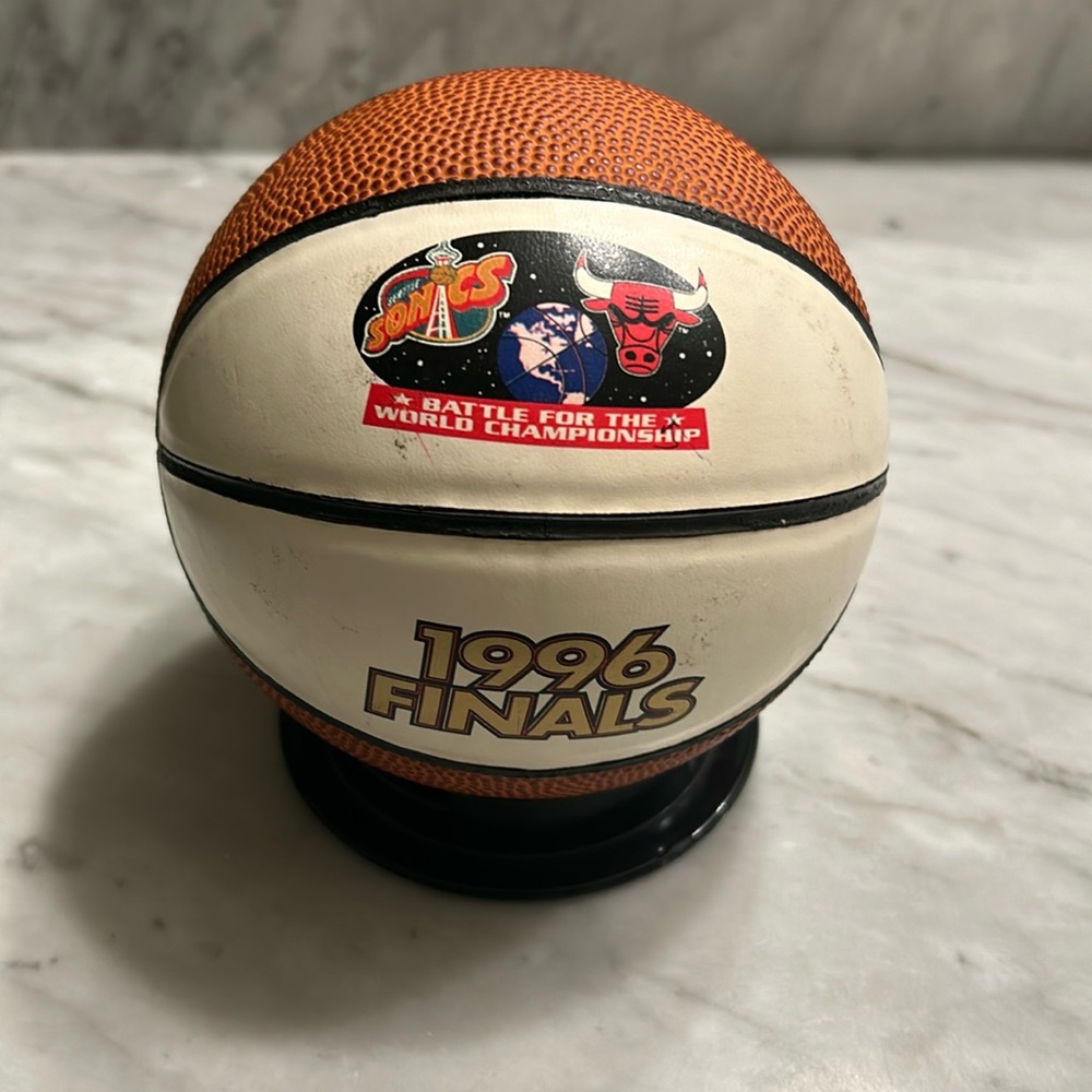 Chicago Bulls Mini Ball Basketball 1996 Finals Promo Seattle Sonic’s Scarce